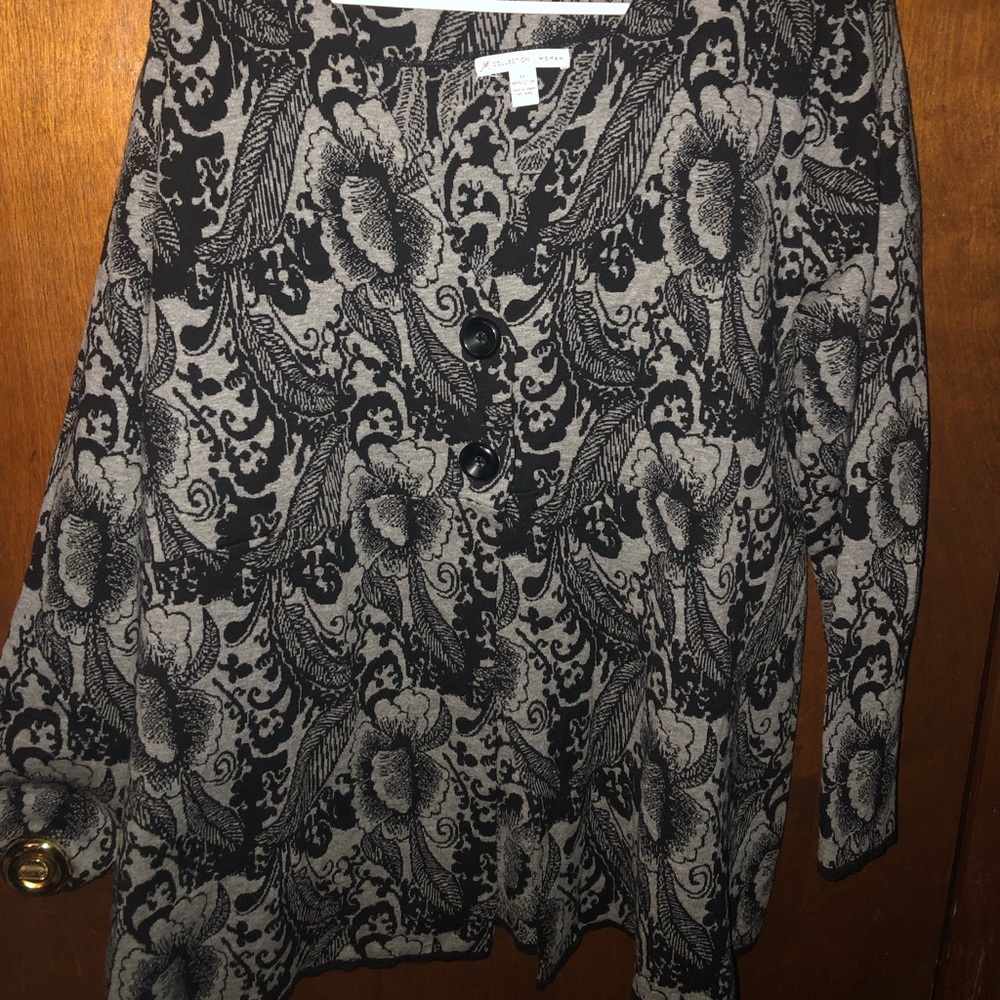 1X sweater. Black and grey print.
